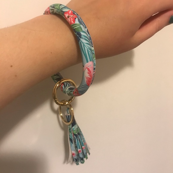 2 for $10 💋FINAL PRICE Key Ring Bangle w/ Tassel - Picture 11 of 15